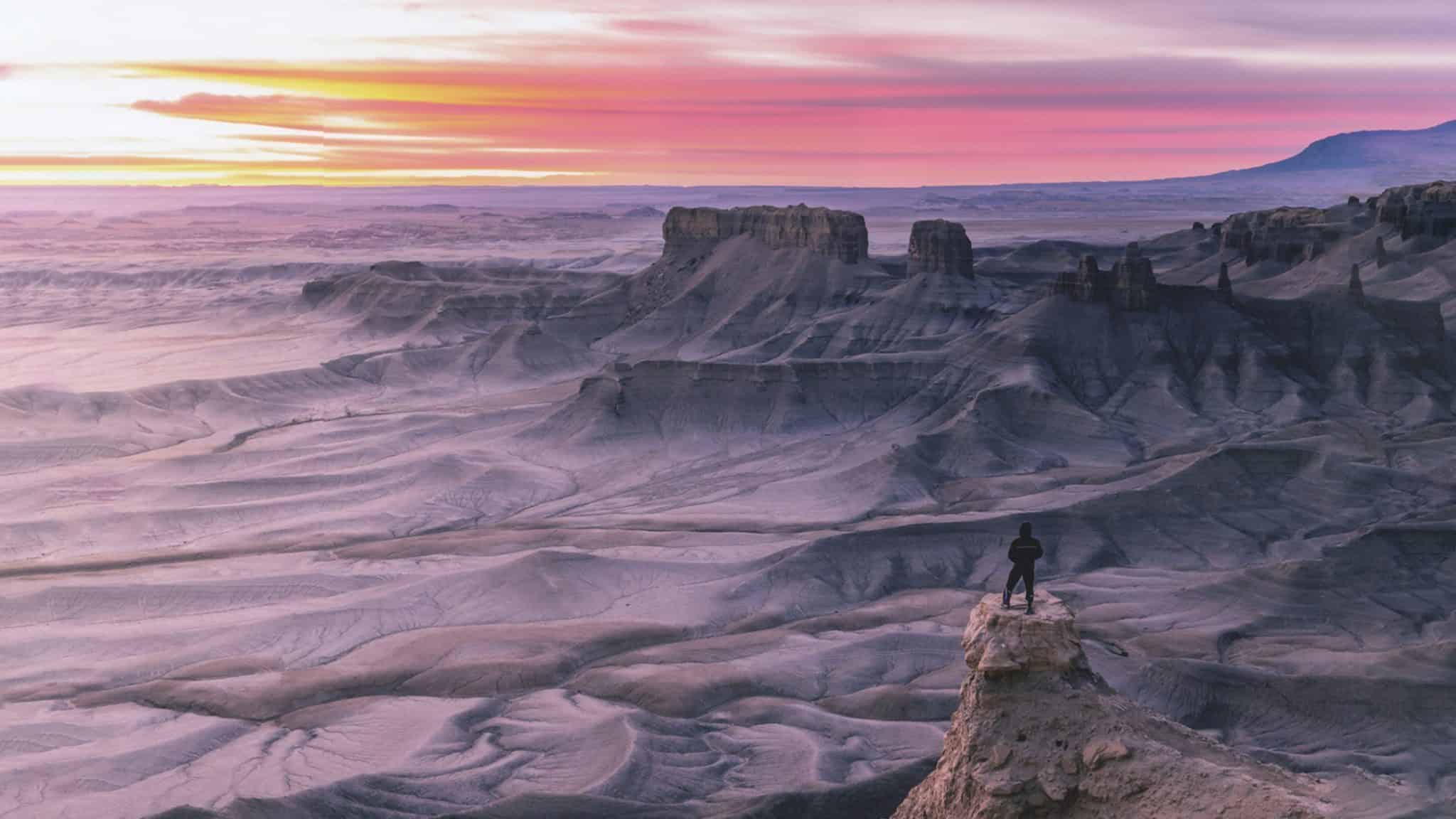 Brennen-Tse-Sunrise-on-the-Moon_2048x1152 Sunrise on the Moon