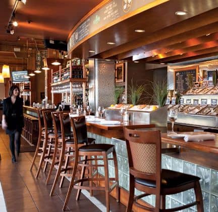 Elliott's Oyster House Pleasantly Surprises Elliott's Oyster House Pleasantly Surprises