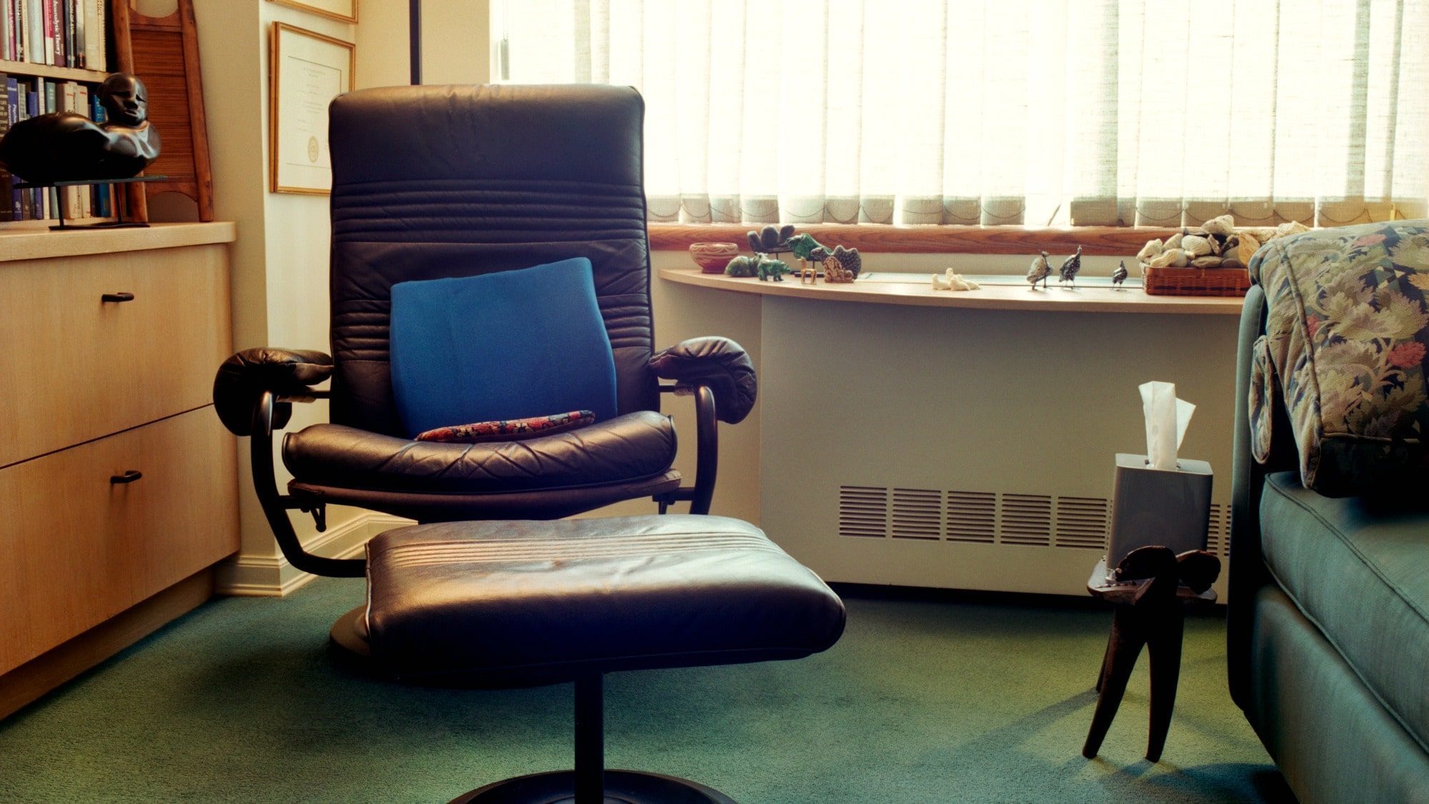 GettyImages-595461012-16-9-2000x1125-min The undisturbed chair in a therapist office.