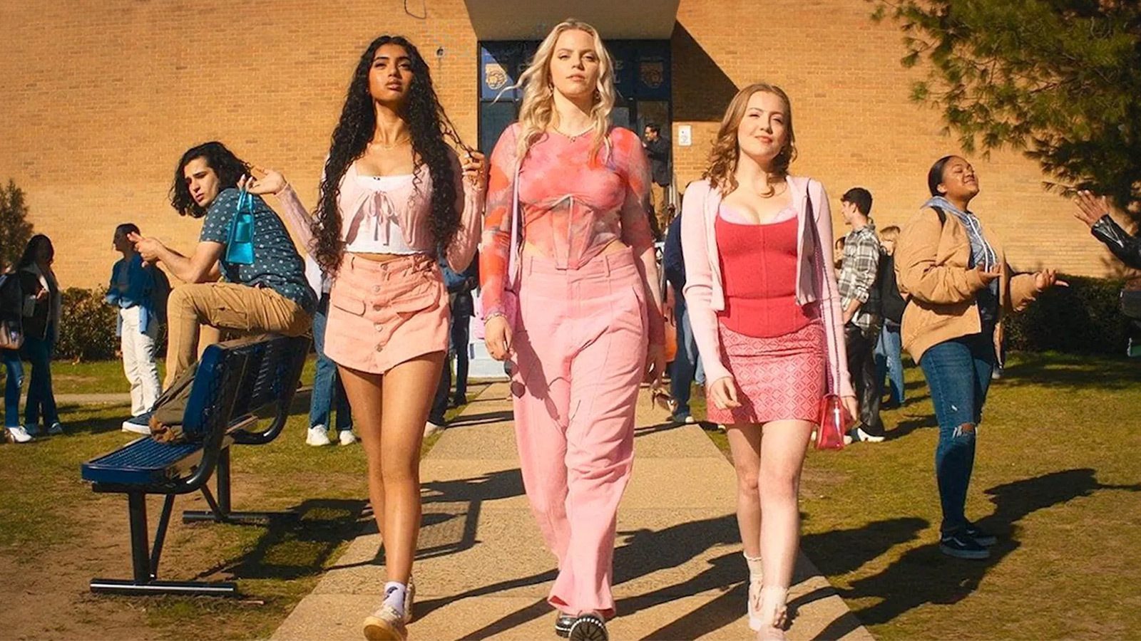 MeanGirlsY2KFashion_1600x900 MeanGirlsY2KFashion_1600x900
